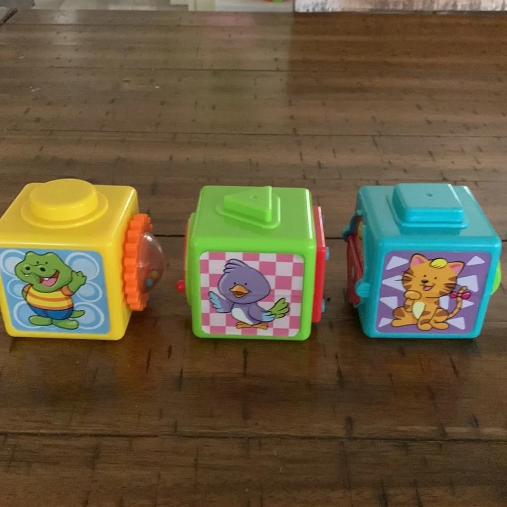 PLAYGO PLASTIC ACTIVITY BLOCKS SET OF 3